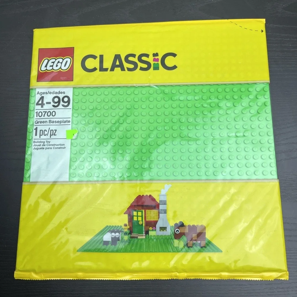 LEGO Classic Green Grass Baseplate 10700 New Sealed Building Plate
